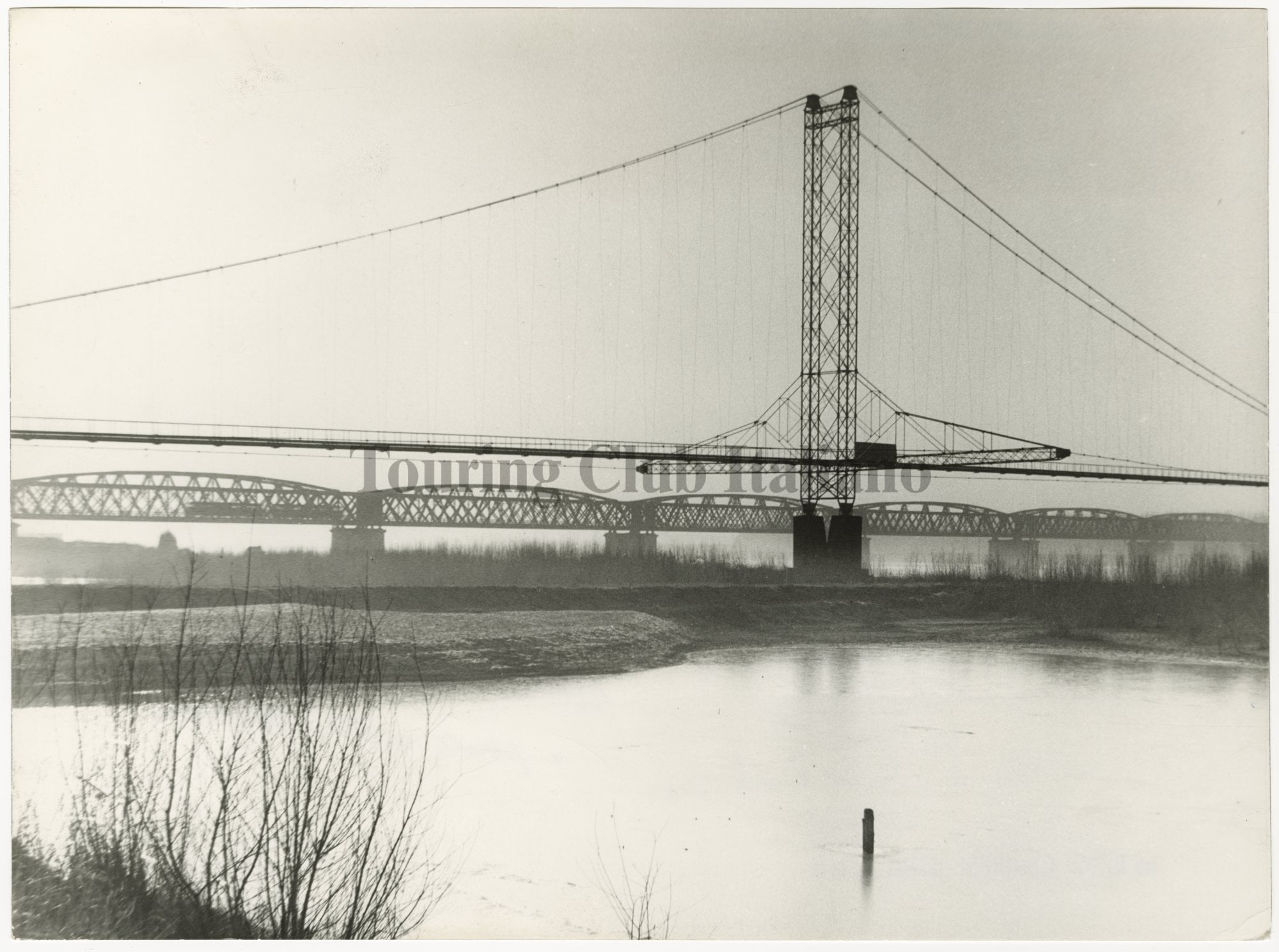 Metanodotto e ponte ferroviario sul Po a Cremona, 1956