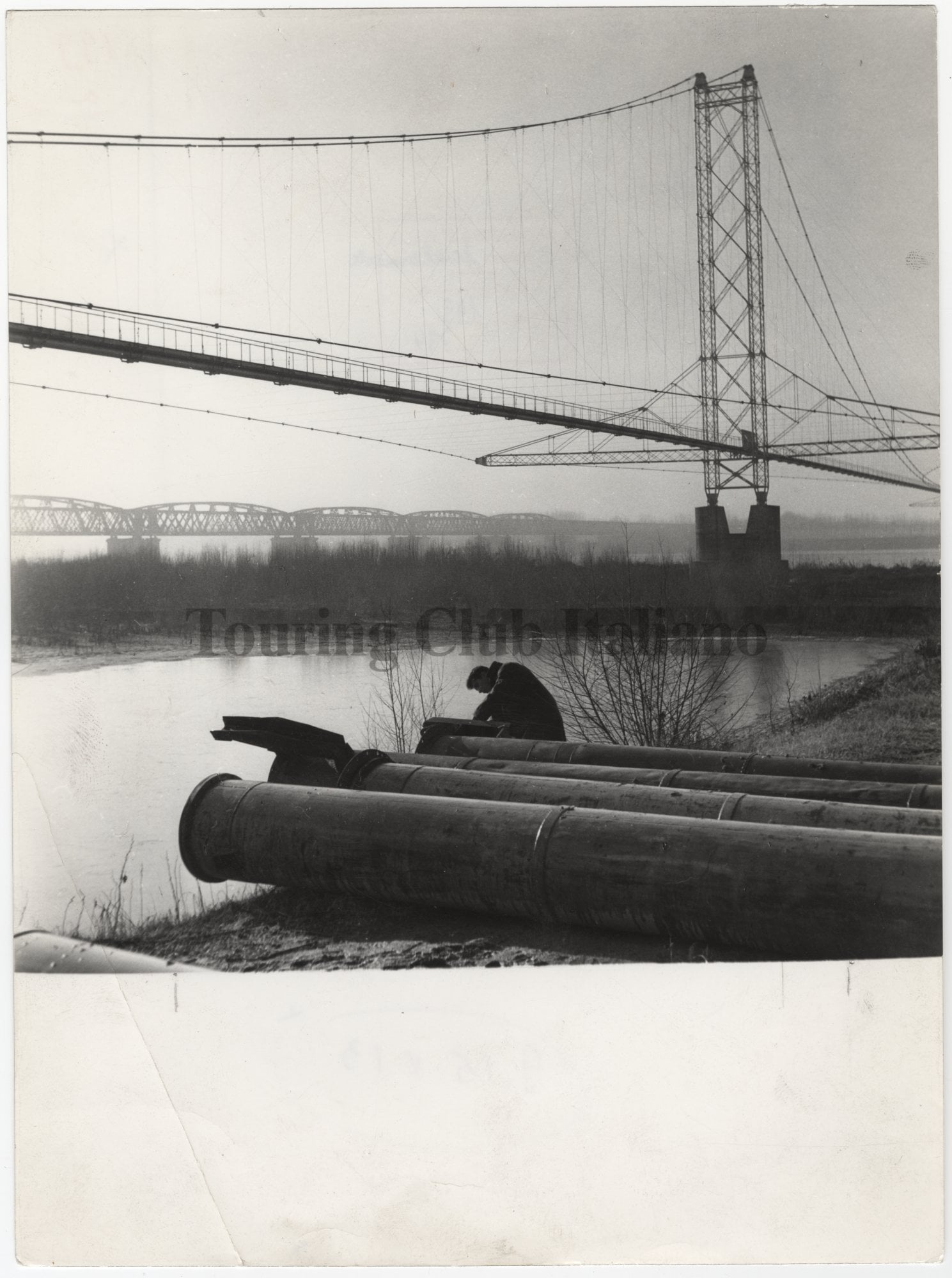 Cremona: veduta del metanodotto sul fiume Pò, 1950