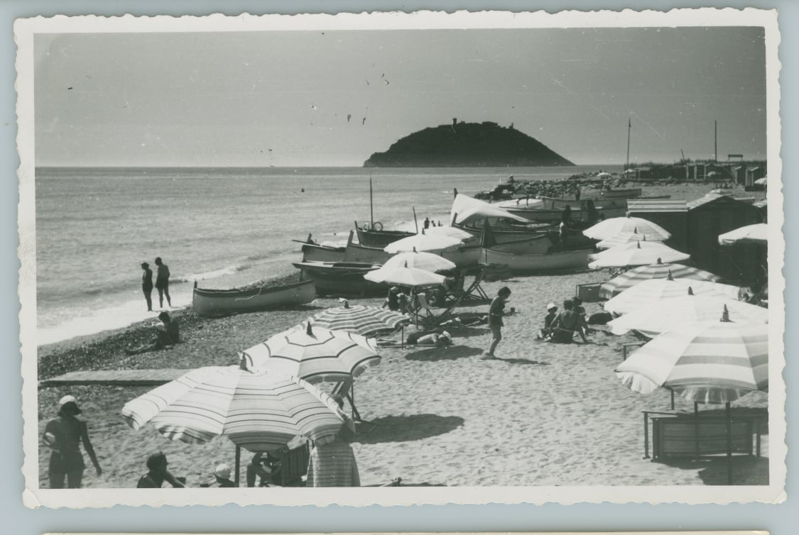 La spiaggia di Albenga, [ca. 1930]