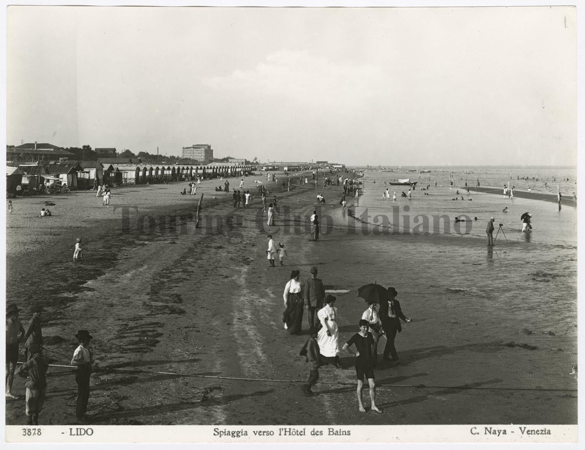 Spiaggia verso l'Hotel des Bains, ca. 1900