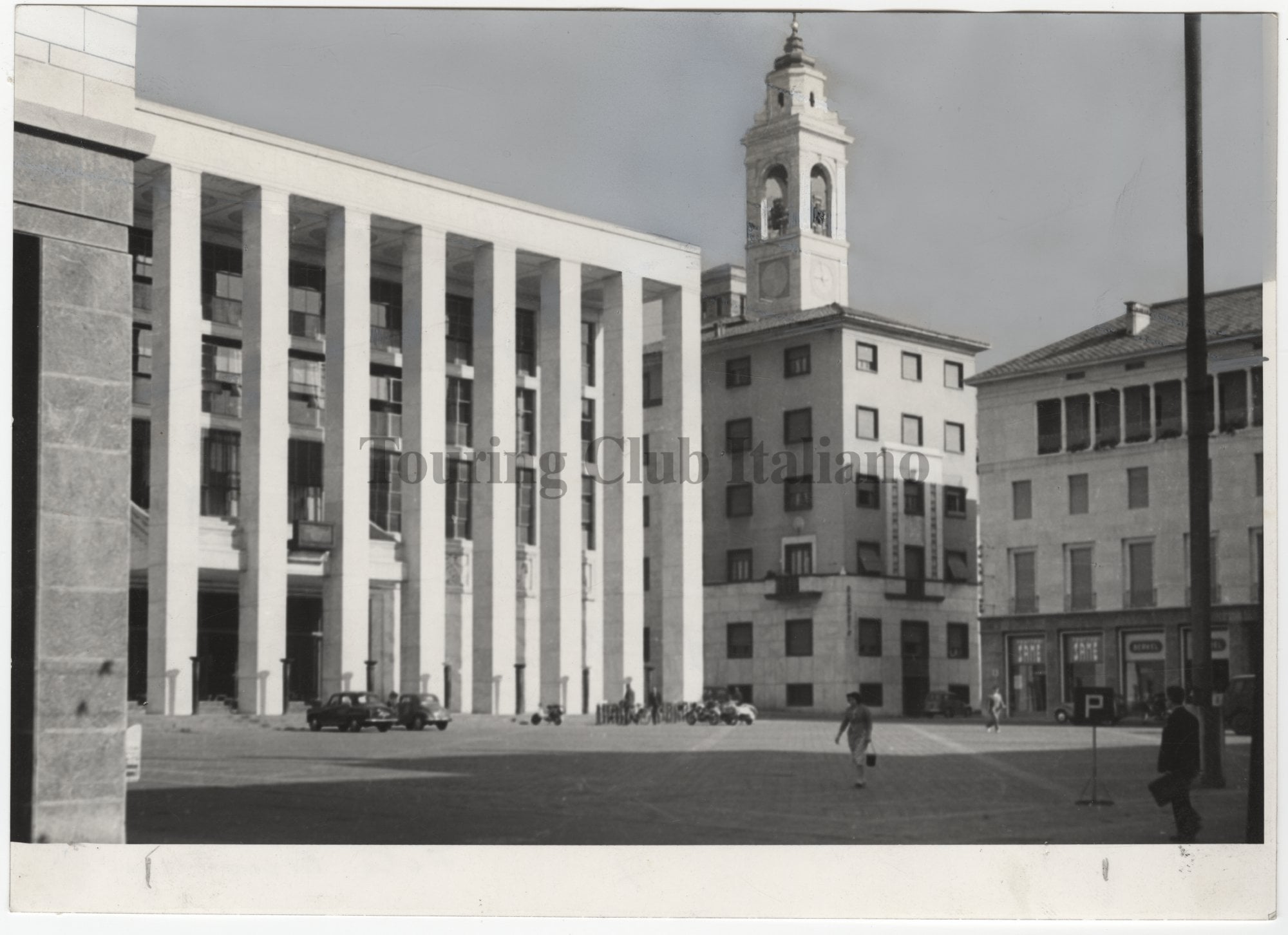 Veduta di Piazza Libertà a Bergamo, 1950
