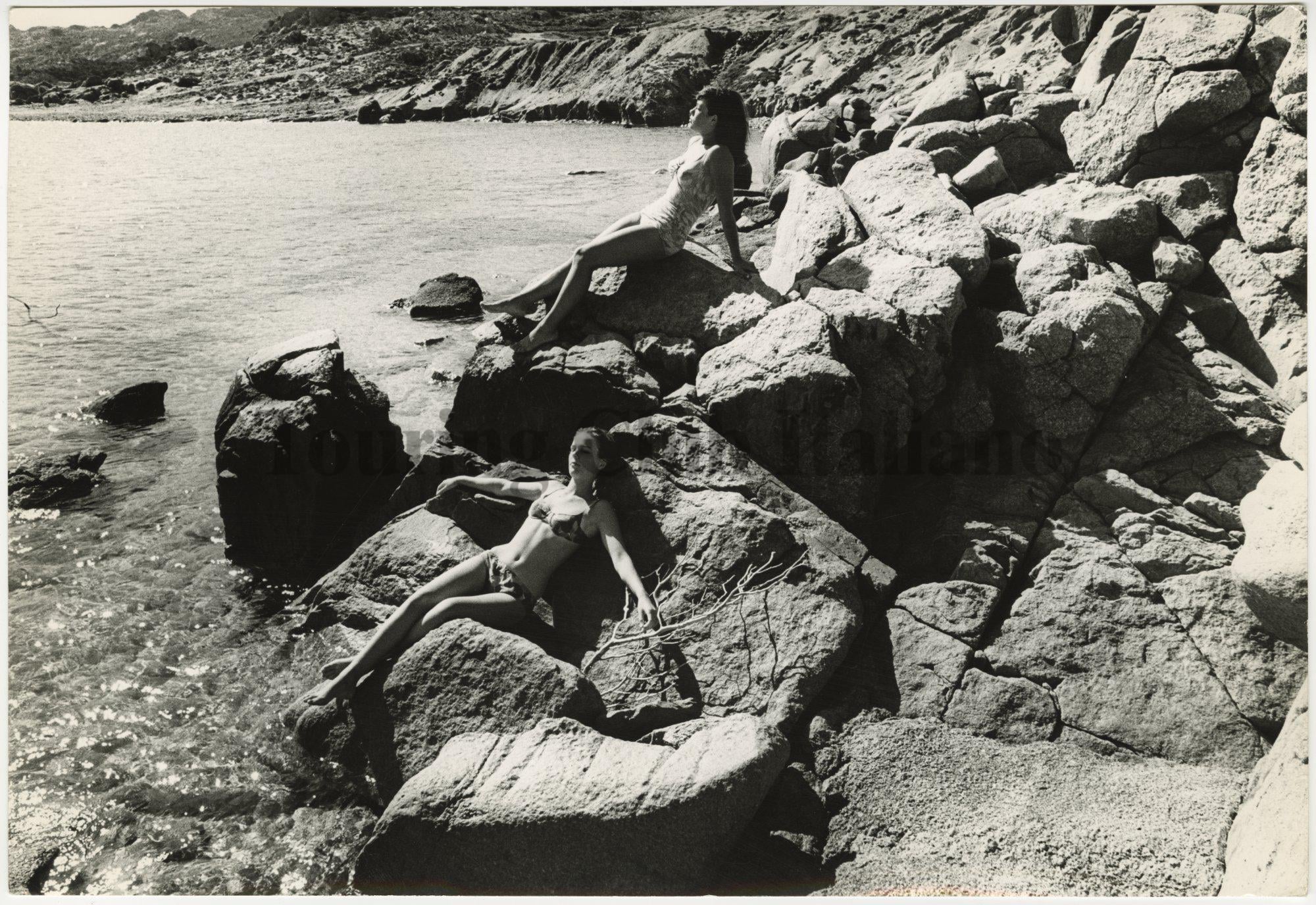 Relax sugli scogli di Punta Cannone, [1968]