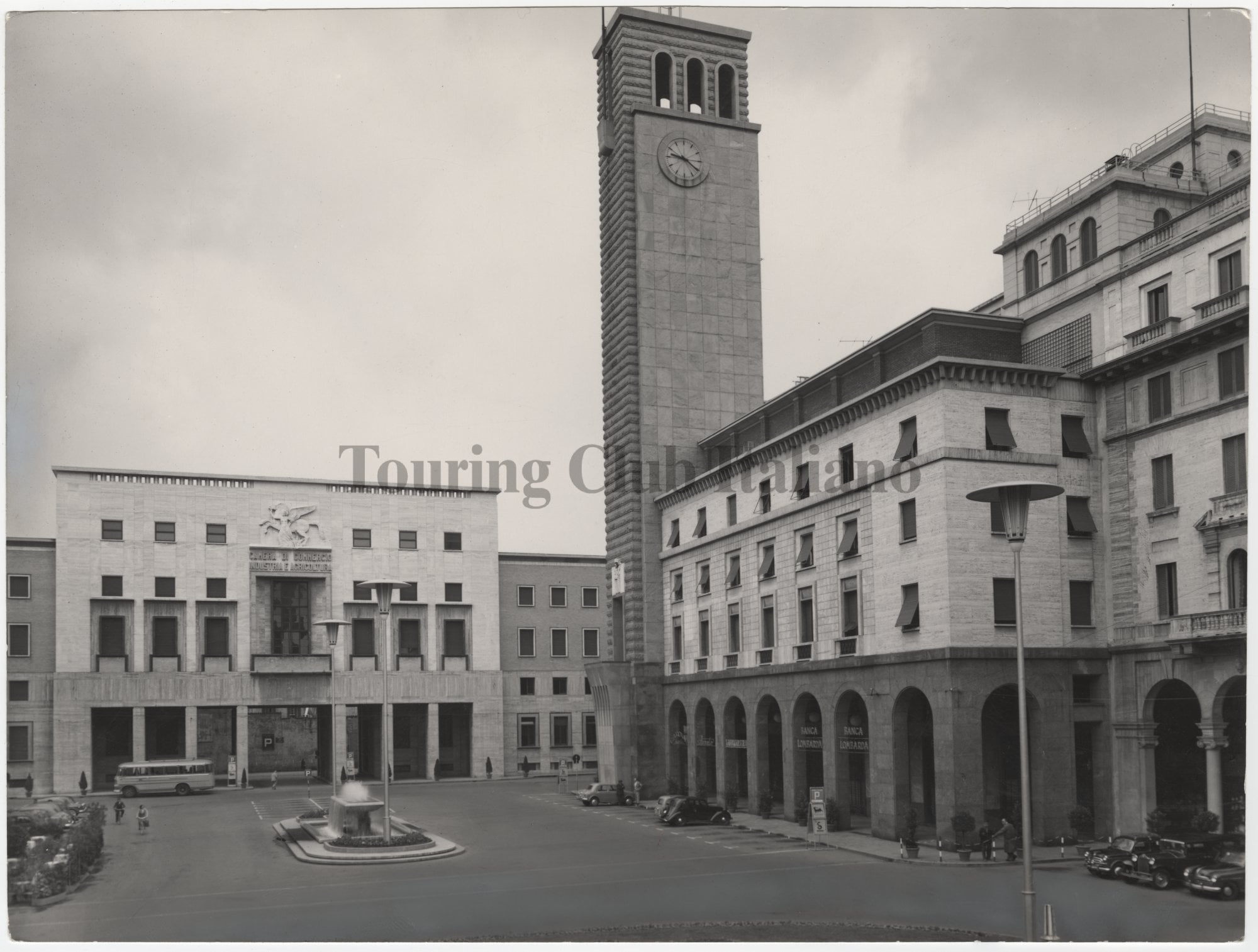 Veduta di Piazza Monte Grappa a Varese, 1950