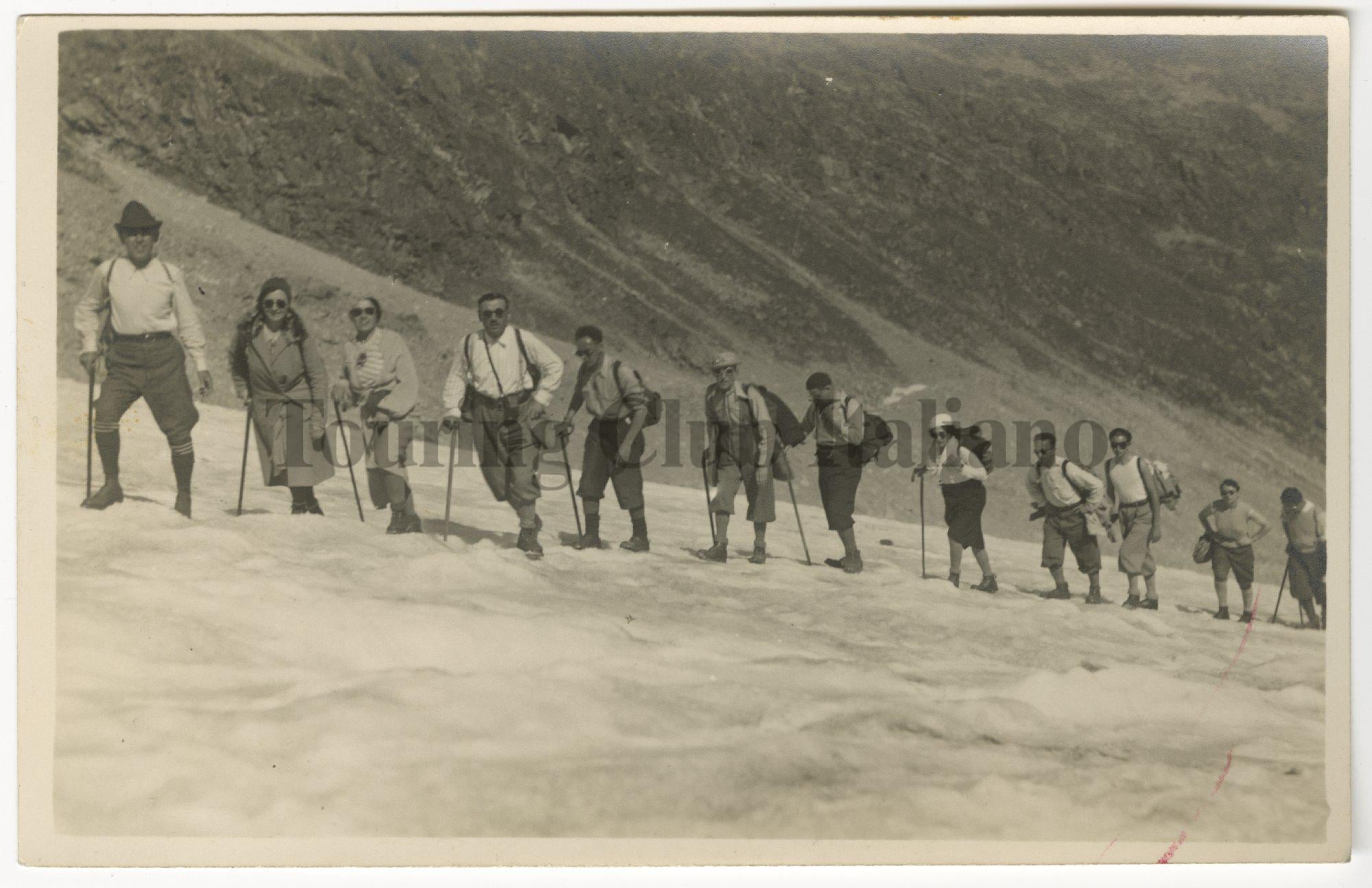 Escursionisti alle pendici del Gran Paradiso, 1933