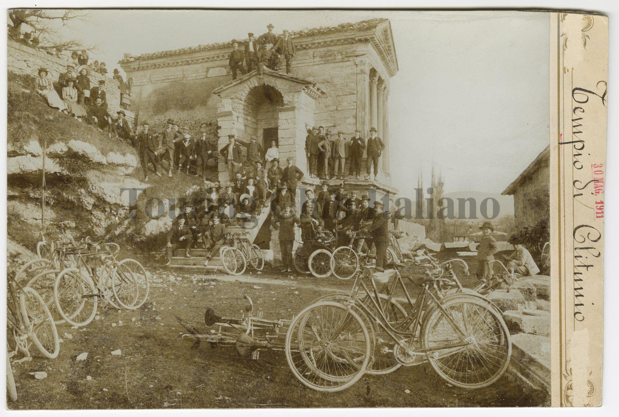 I soci Touring di Foligno in gita alle Fonti del Clitumno, 1903