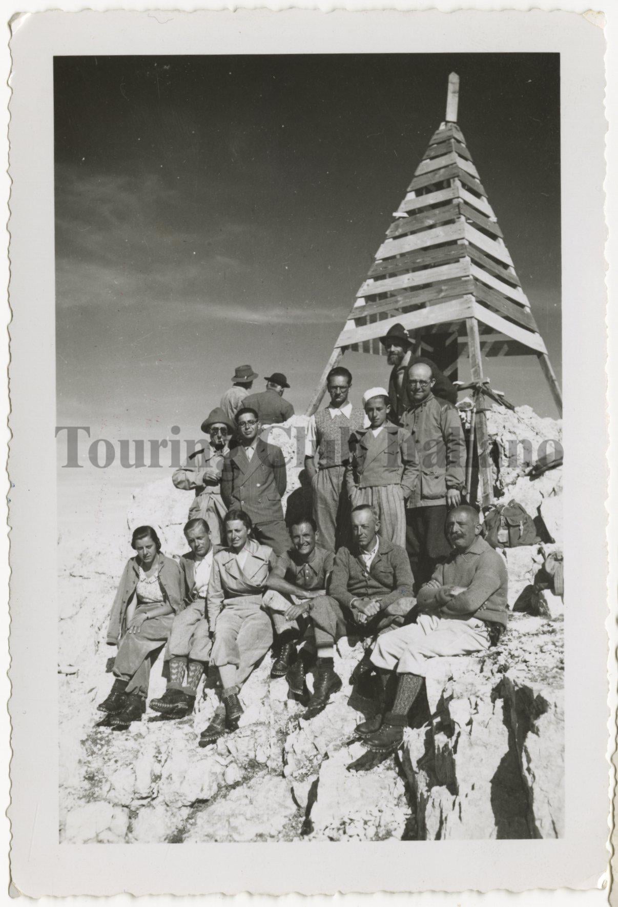 Escursionisti presso Punta Fradusta, 1935