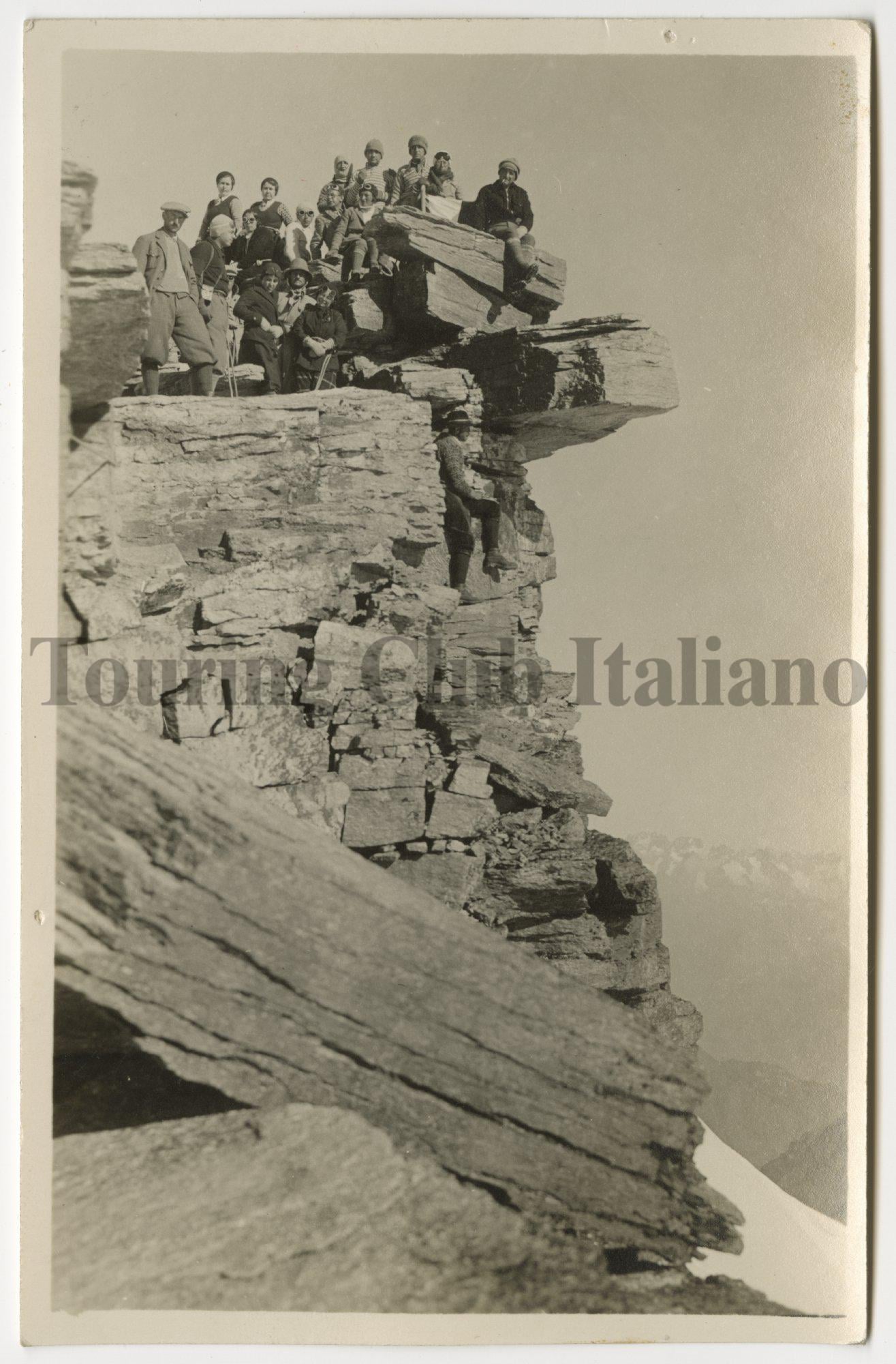 Sulla vetta del Gran Paradiso, 1933