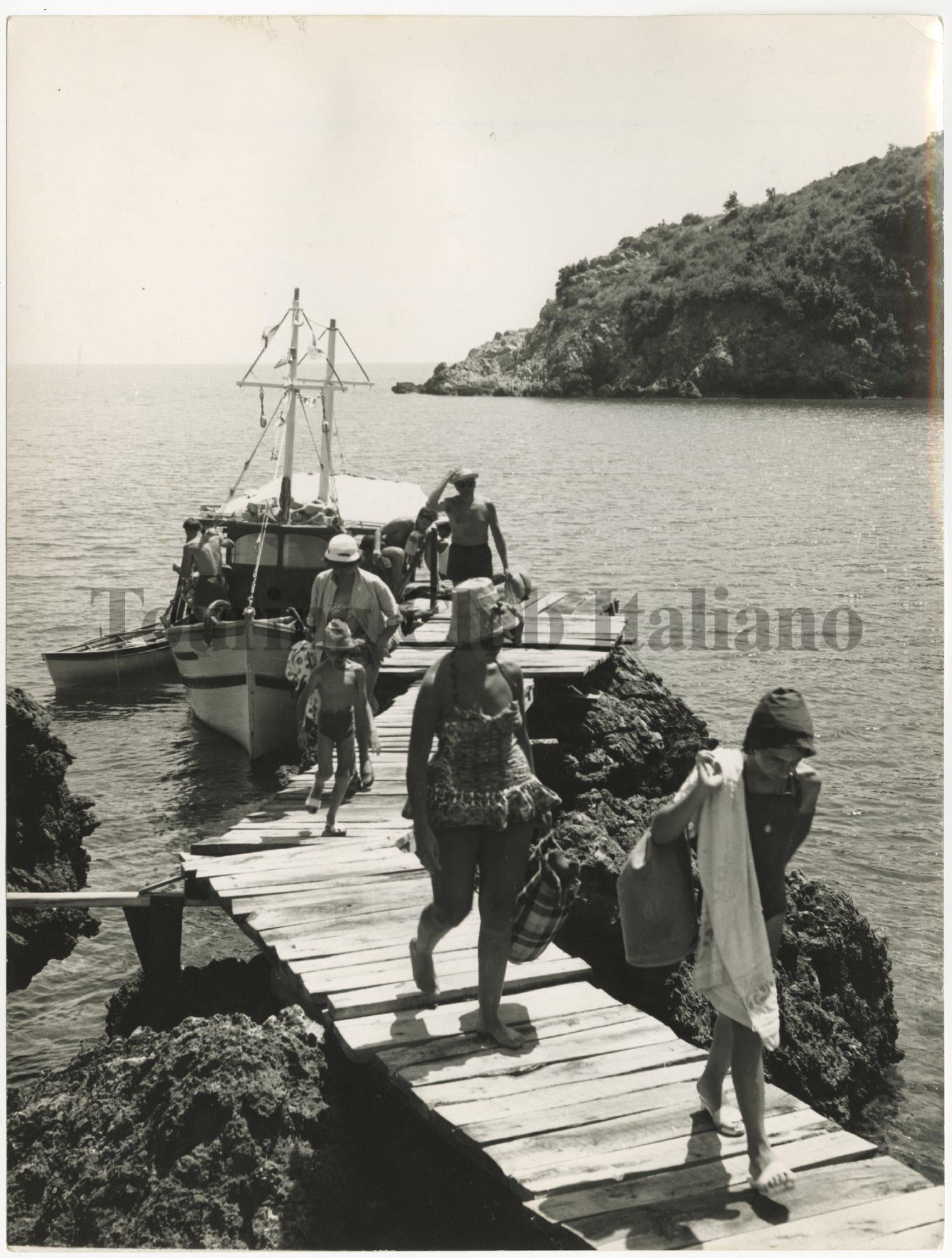 Rientro a Scario da una gita in barca, 1960
