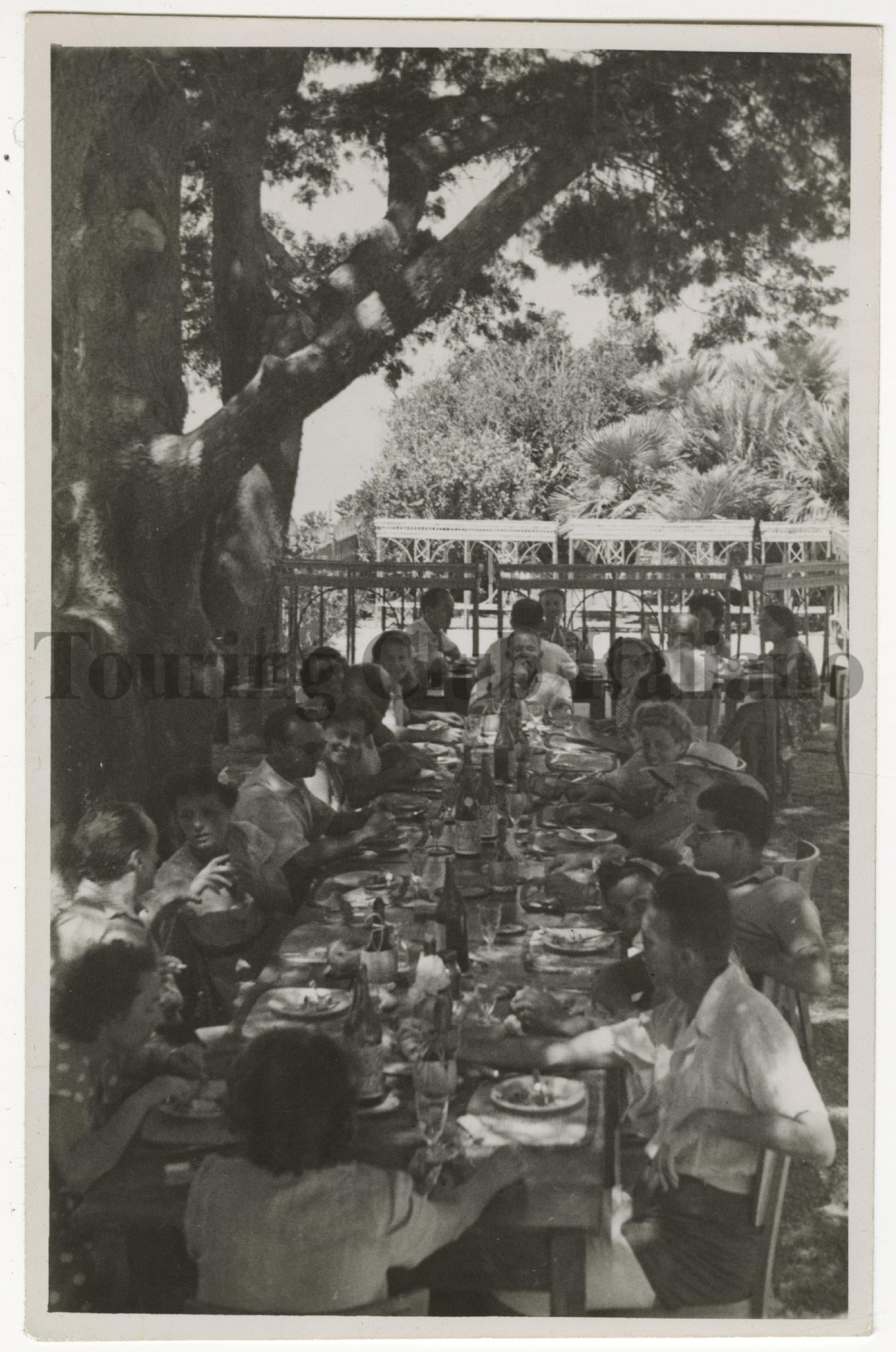 Pranzo presso l'attendamento di Poggio d'Elba, 1947