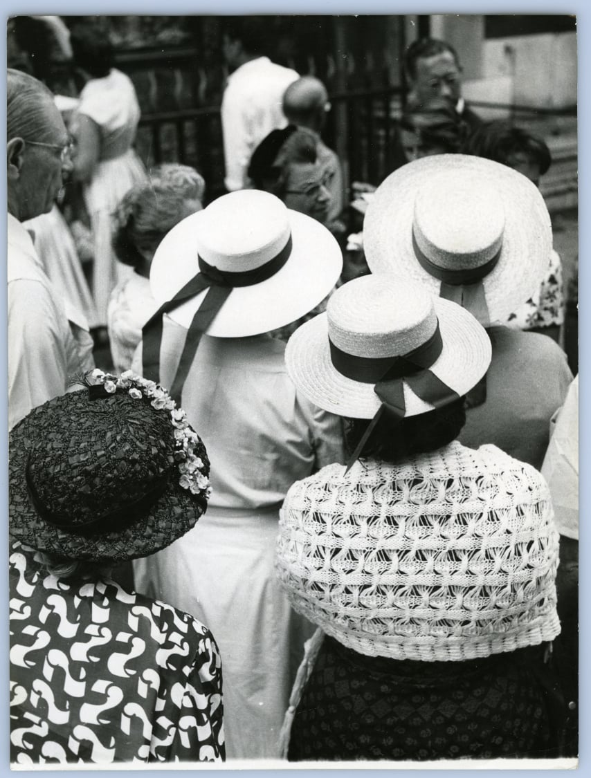 Turisti davanti al Battistero di Firenze, 1959
