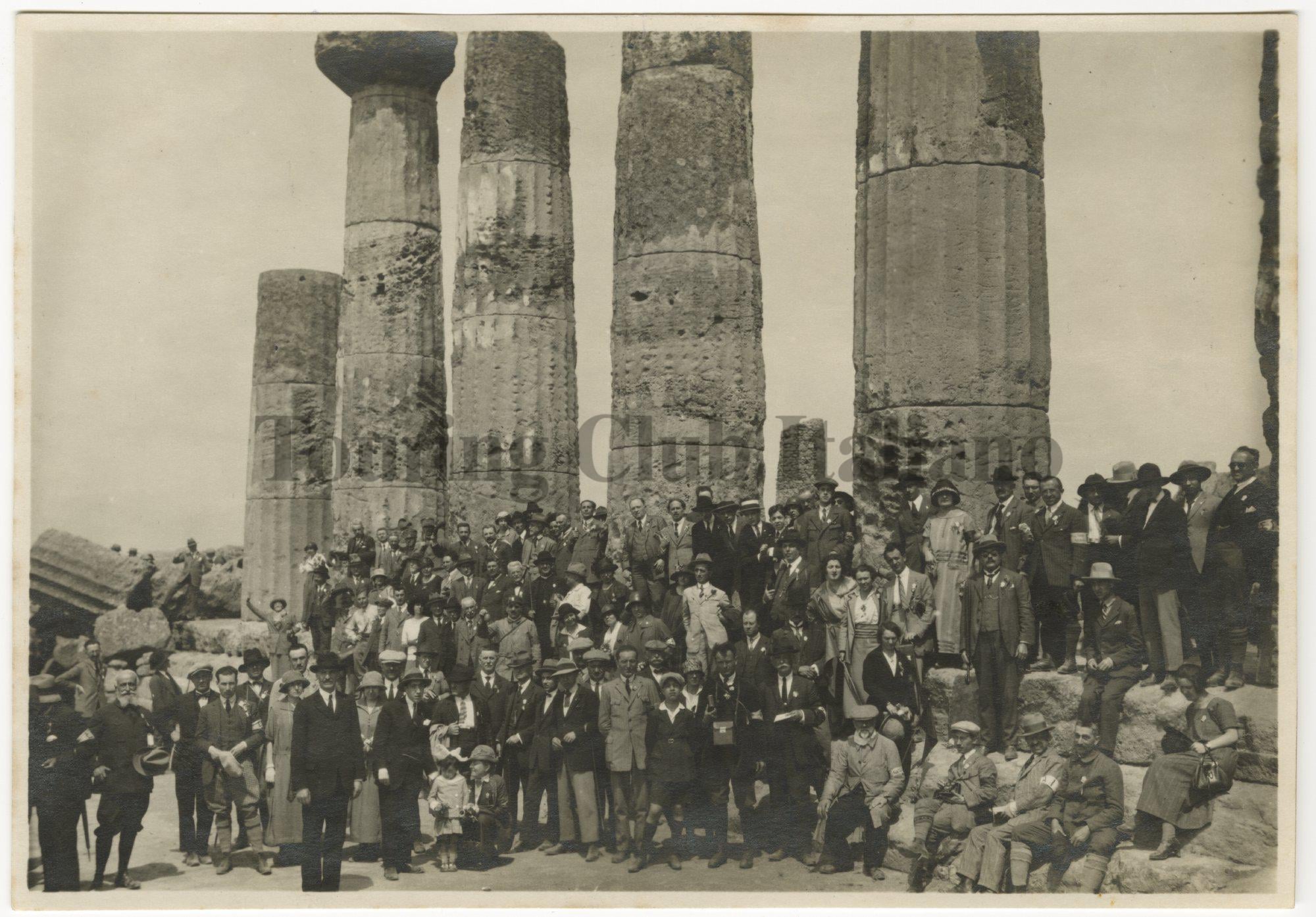 Ritratto di gruppo al Tempio di Ercole di Agrigento, 1924