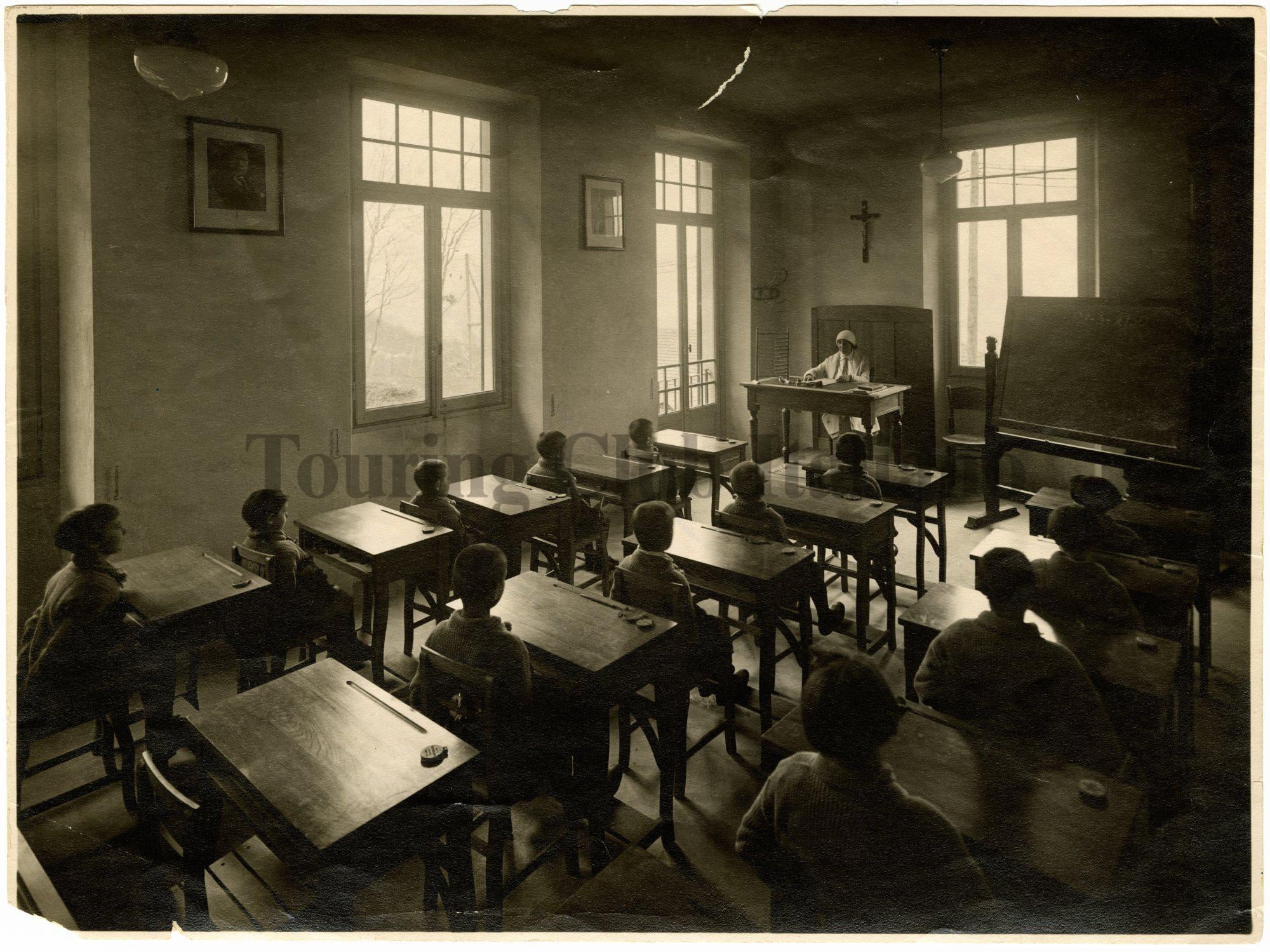 La scuola del villaggio alpino del Touring Club Italiano, 1921