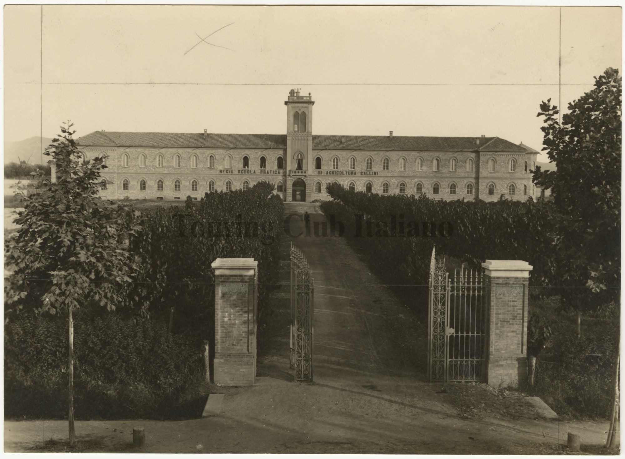Veduta della scuola di agricoltura di Voghera, 1920