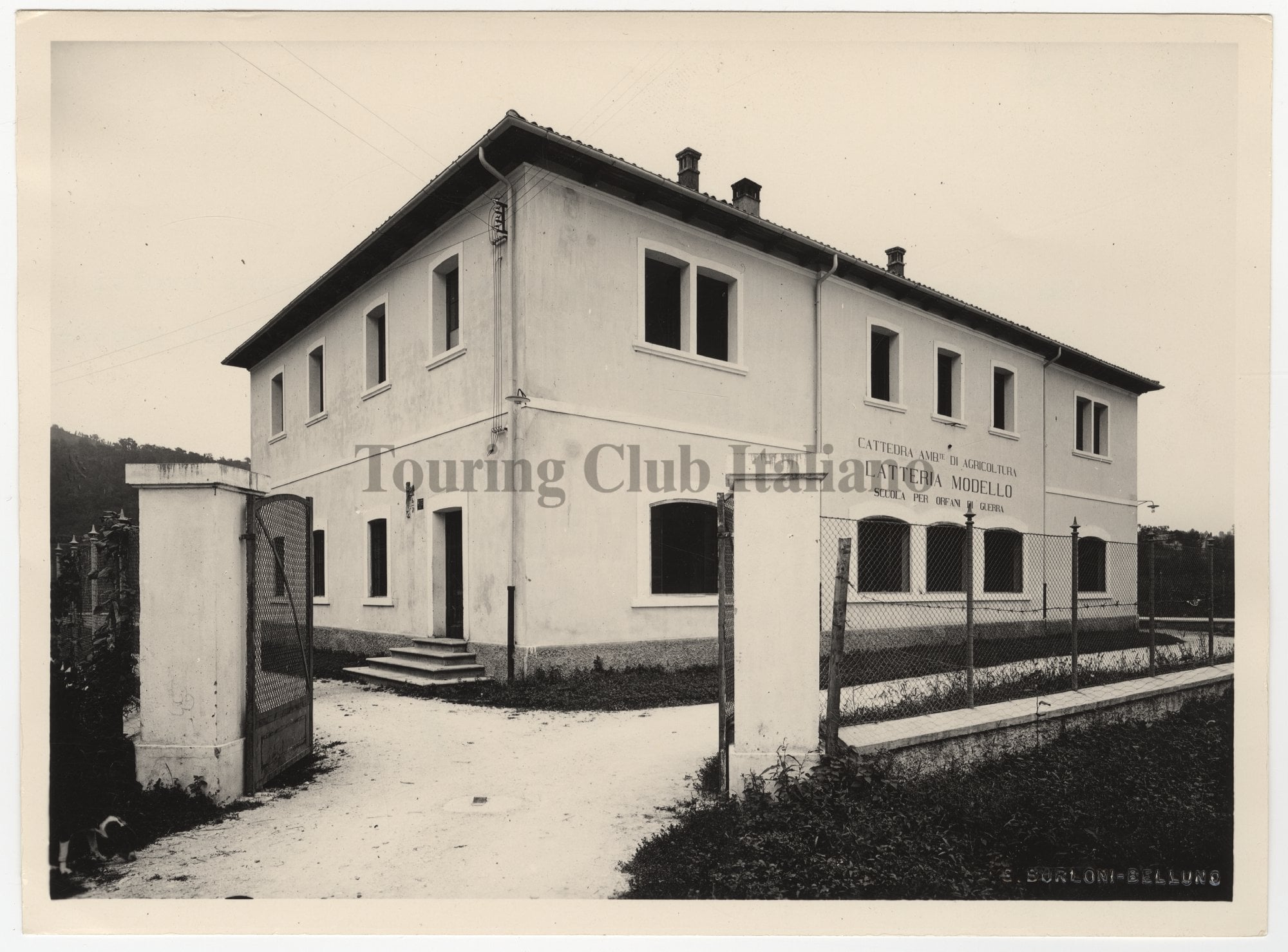 La Latteria Modello, scuola per orfani di guerra a Sedico, 1930