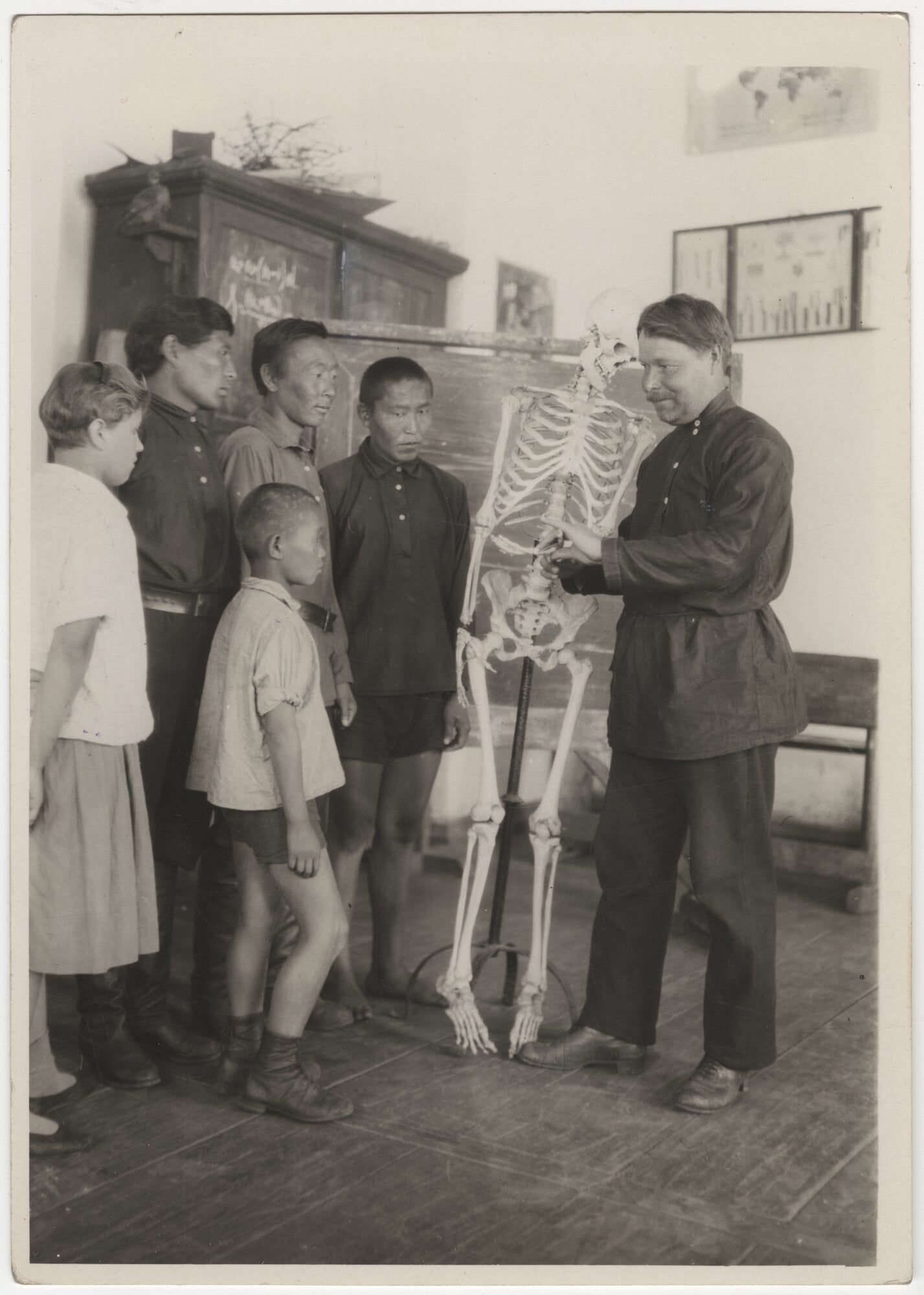 Oiroti a lezione di anatomia, 1950