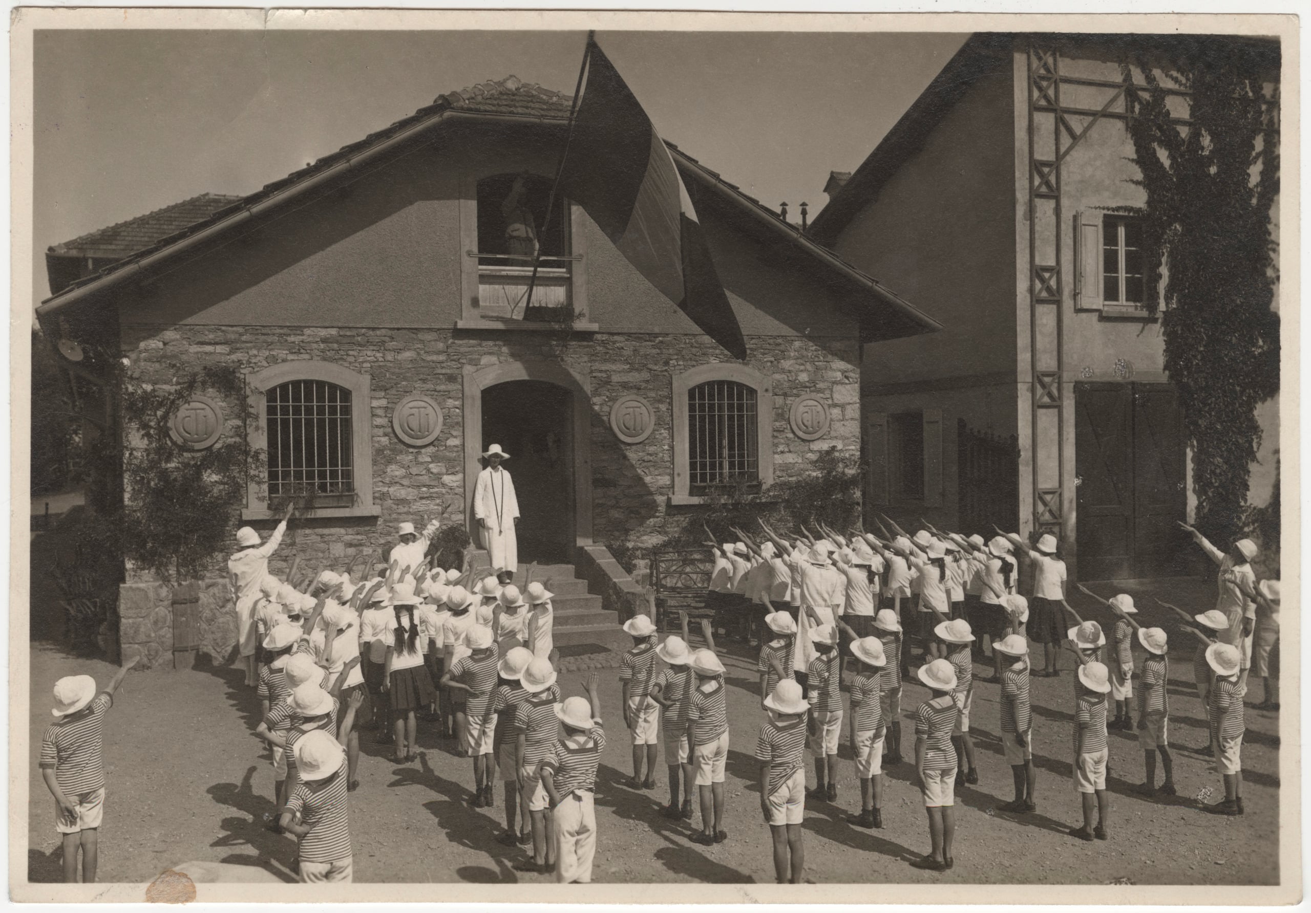 Villaggio Alpino del Touring: il saluto alla bandiera, ca.1930-1940