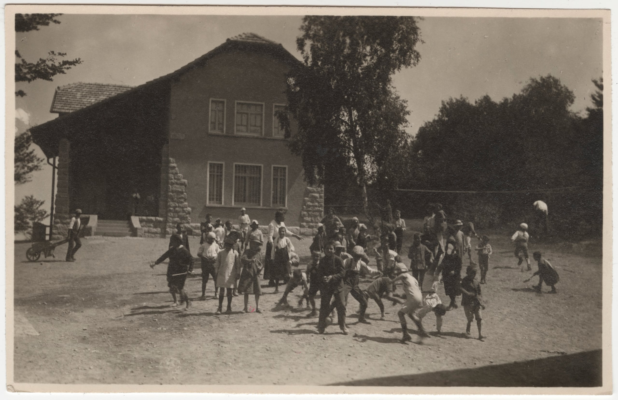 Giochi al Villaggio Alpino del Touring, ca. 1940