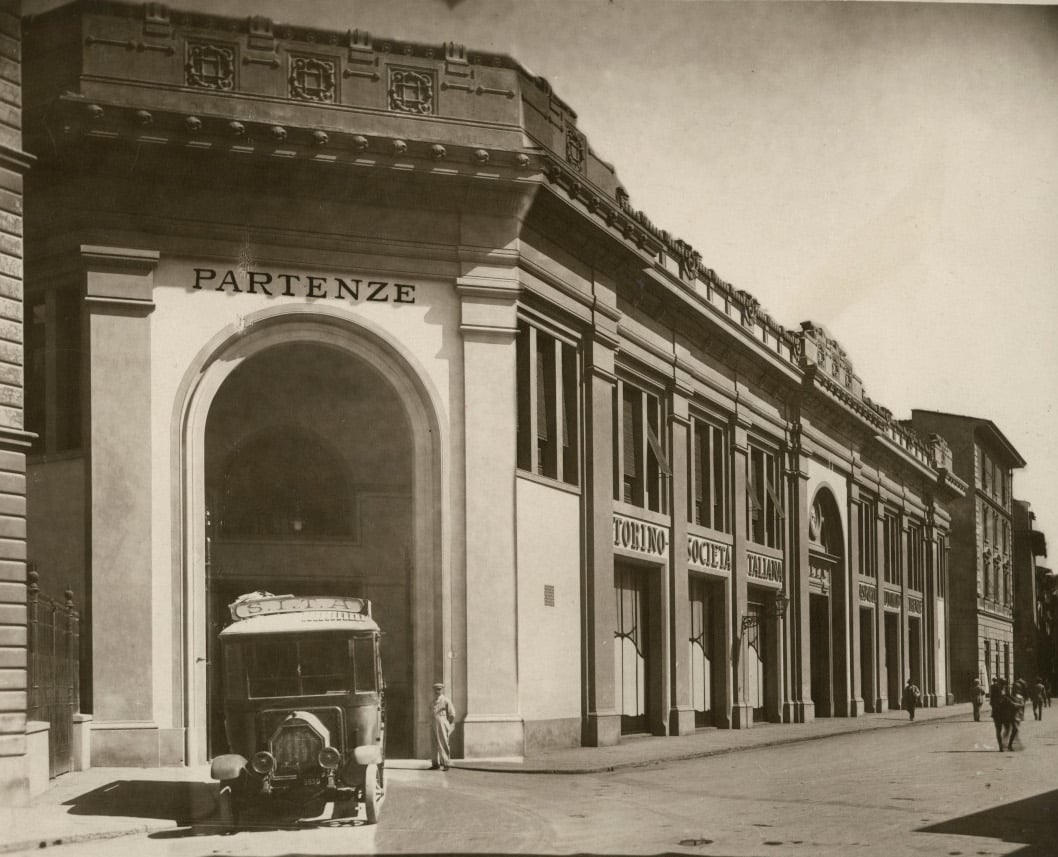 L'autostazione della S.I.T.A. di Firenze, ca. 1920