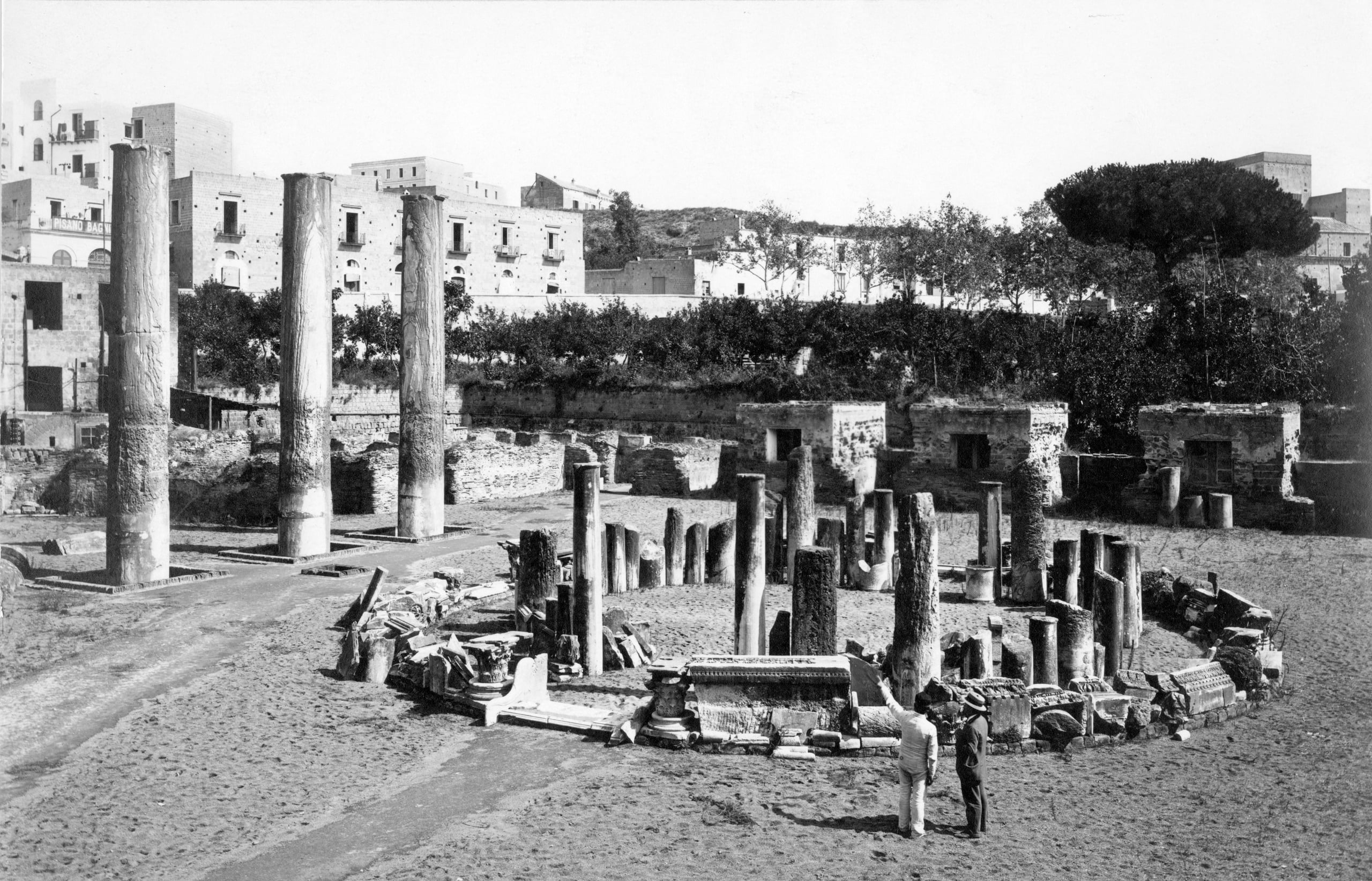 Il tempio di Serapide a Pozzuoli, ca. 1930