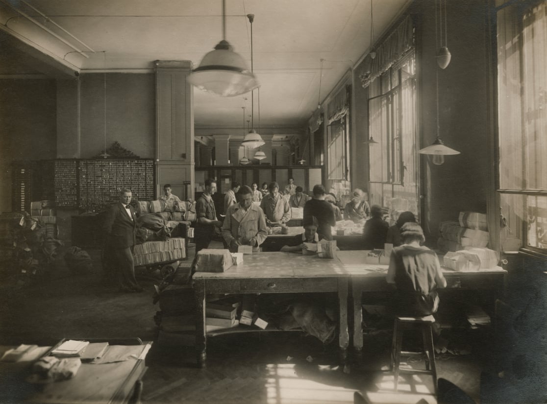 L'Ufficio Corrispondenza in una foto scattata negli anni Ottanta