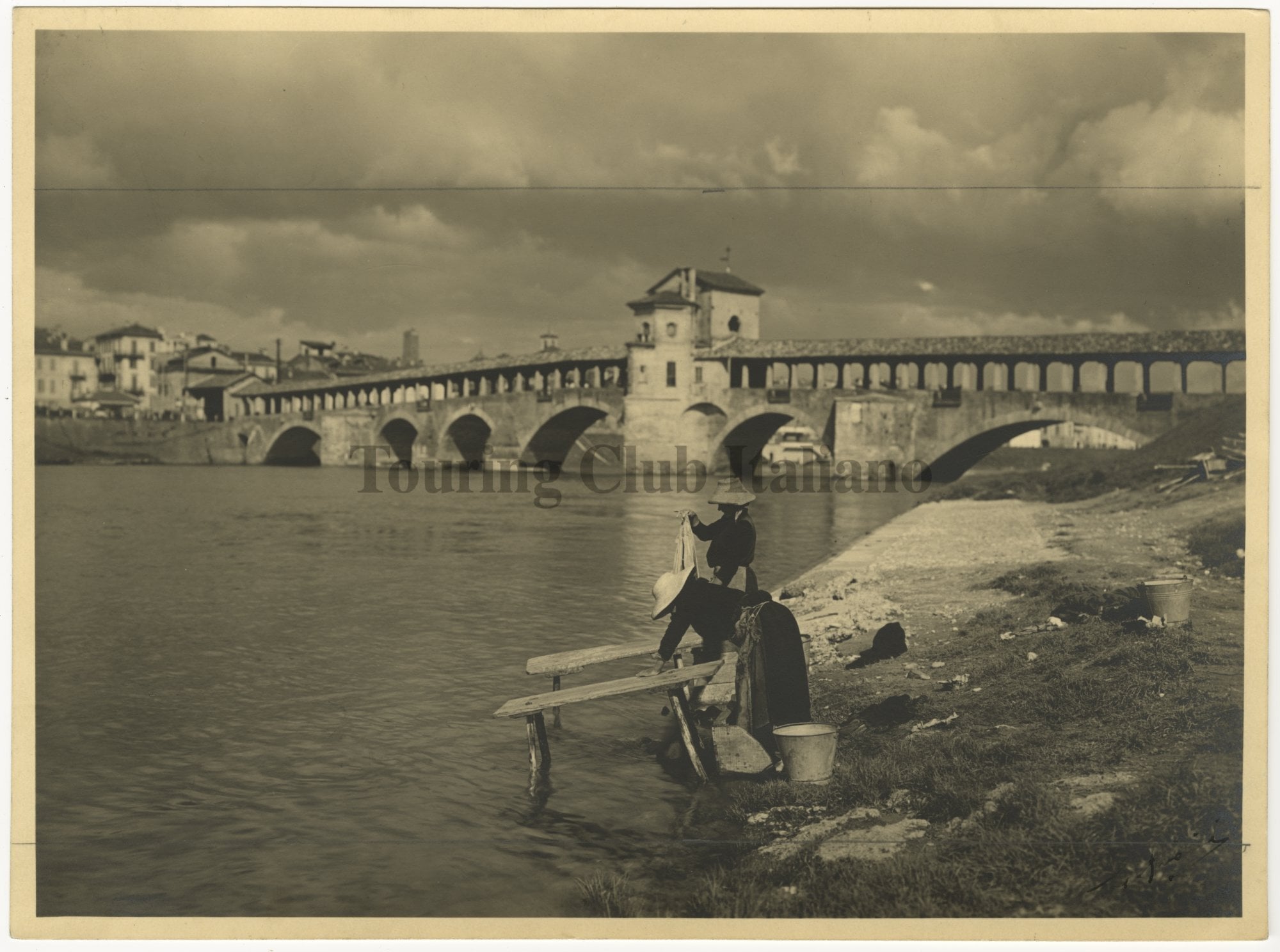 Lavandaie sul fiume Ticino a Pavia, 1920