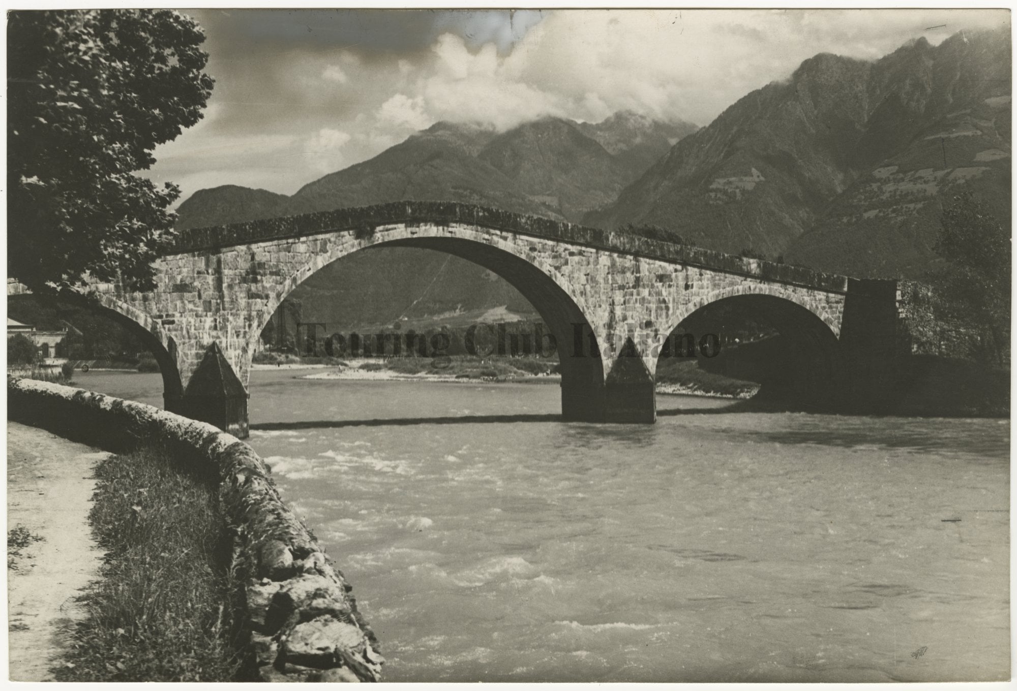 Veduta del ponte di Ganda, [1930]