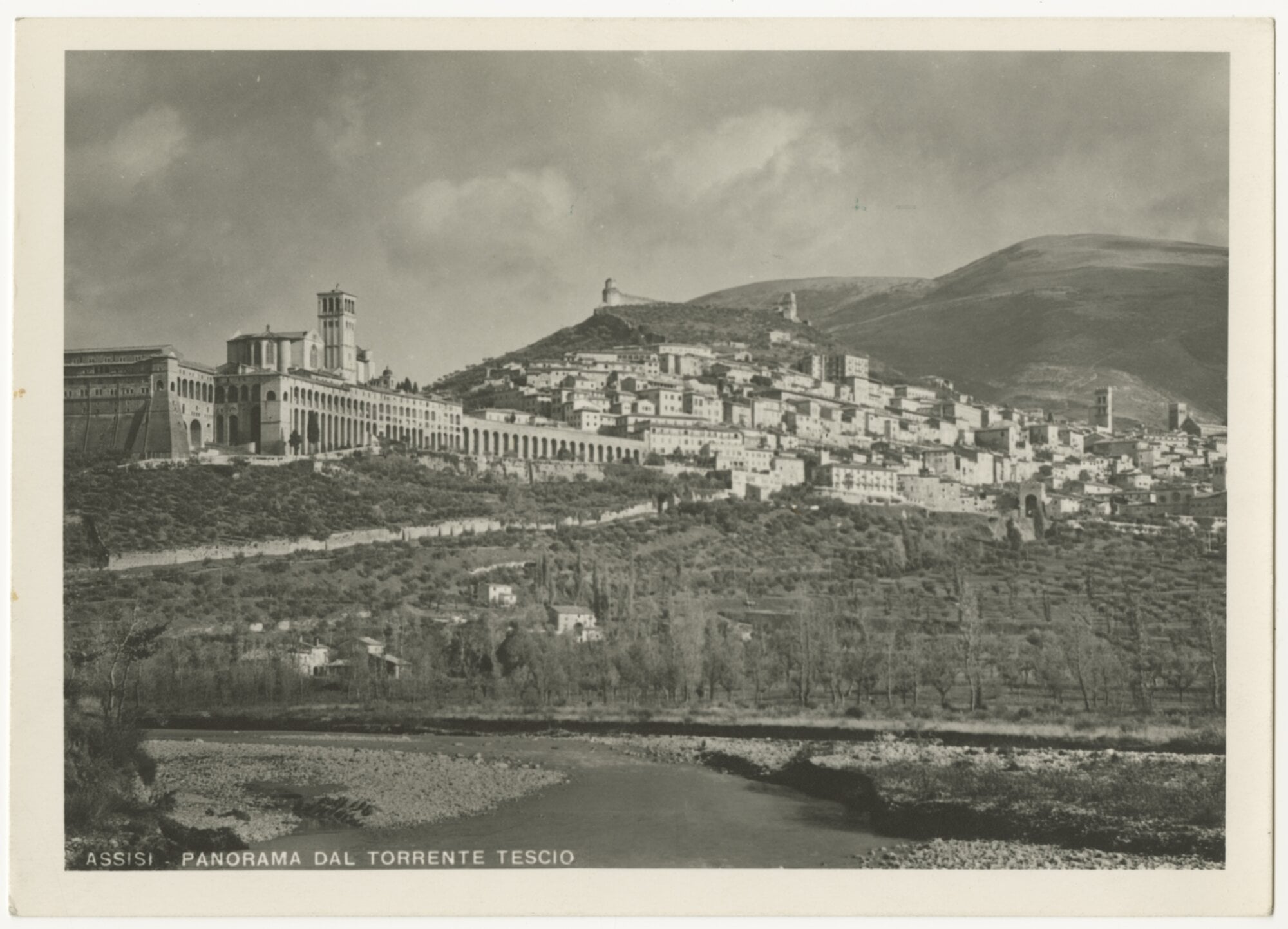 Assisi. Panorama dal torrente Tescio, 1920
